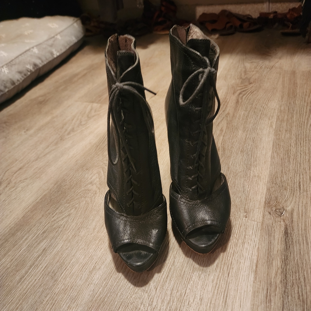 Elegant Black Lace-Up Women's Boots